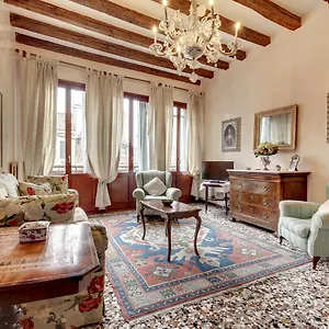 https://biennale-apt-balcony.hotelinveneto.com